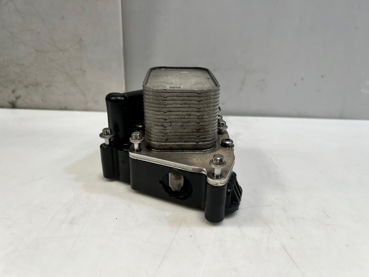 2017-2024 Mini Cooper F60 F56 1.5 12V 136HP Countryman Engine Oil Cooler 8585236