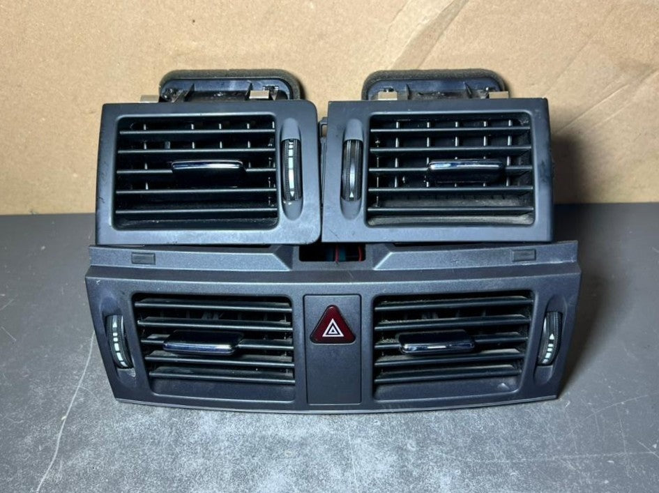 08-10 Mercedes W204 C-Class Front Center Dashboard  Heater A/C Air Vent Set