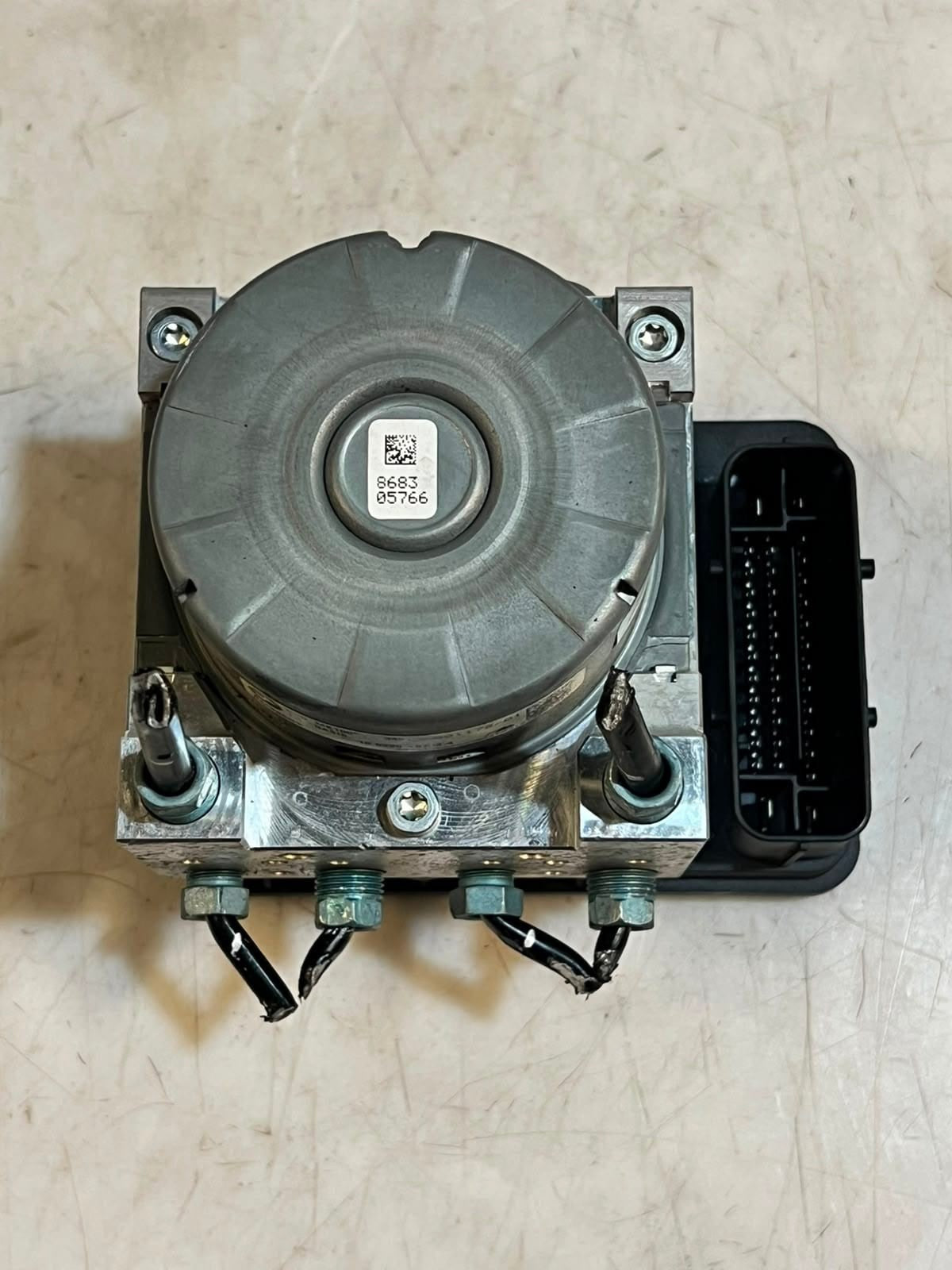 2018 BMW 320i F30 F31 F32 Abs Pump Control Module 6881172 OEM