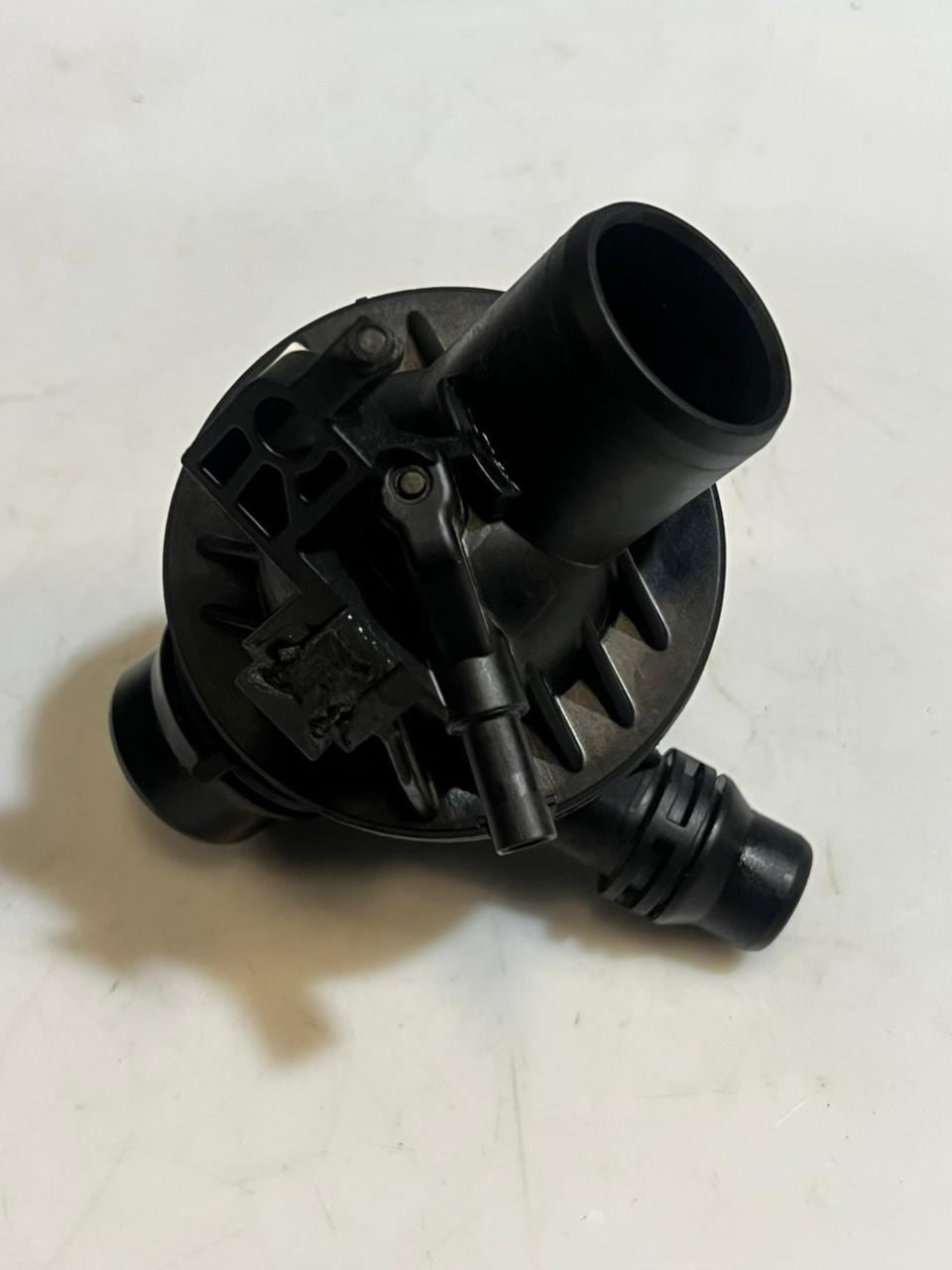 2011-2016 BMW X3 3 Series F30, 5 Series F10 Thermostat Housing 6601544 OEM