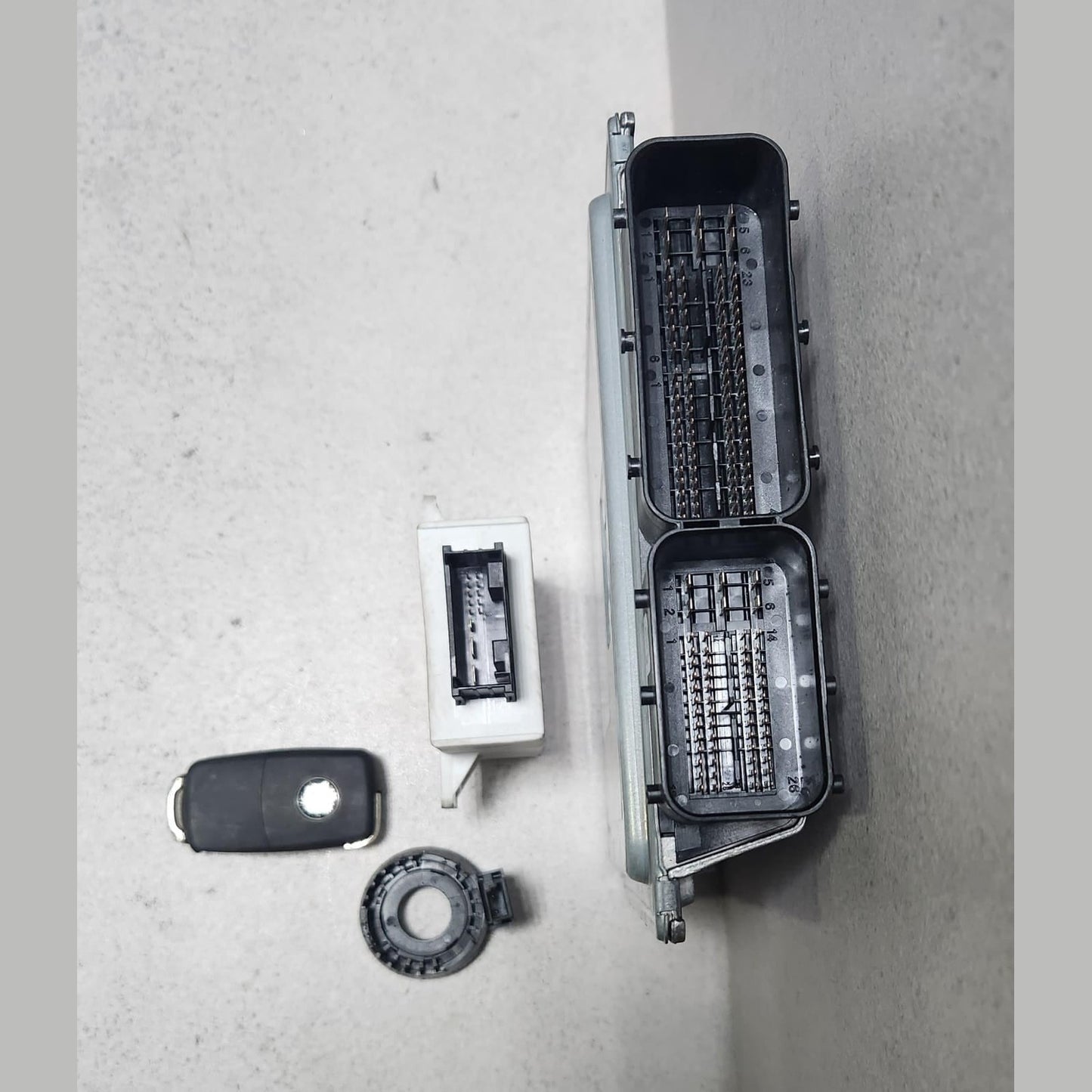 2006-10 BMW X3 E83 X3 2.5 si N52 Engine Control Module DME MSV80.1 7587166 RHD