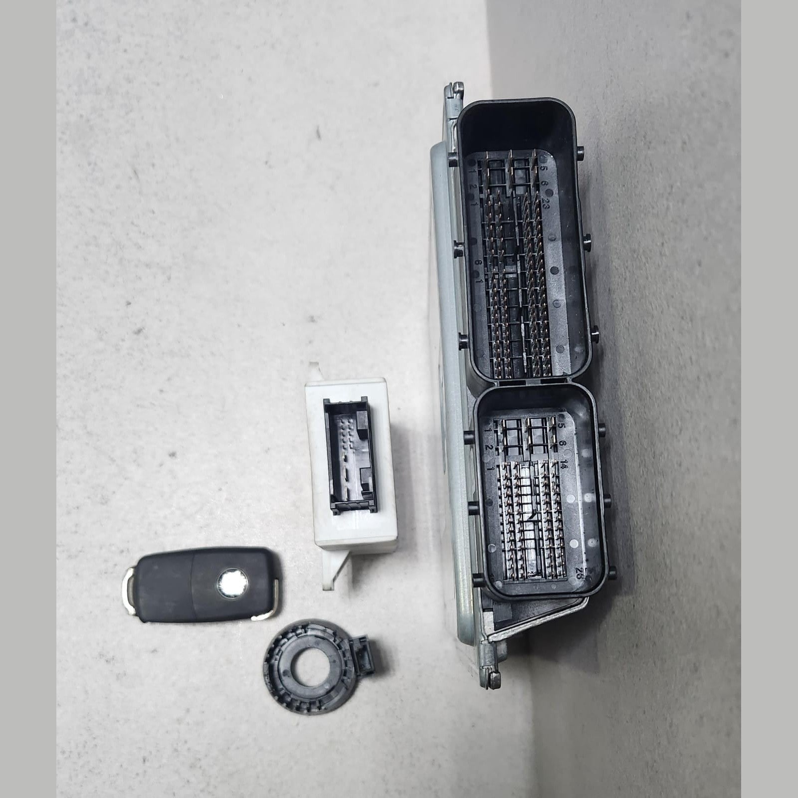 2006-10 BMW X3 E83 X3 2.5 si N52 Engine Control Module DME MSV80.1 7587166 RHD