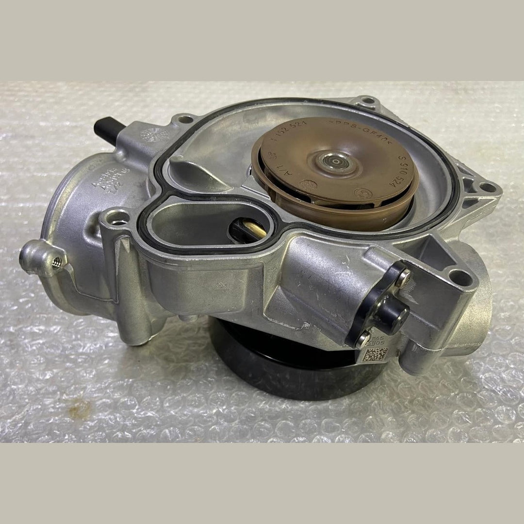 OEM BMW G30 M550d xDrive G11 G12 G05 G06 G07 Coolant Water Pump 7645961
