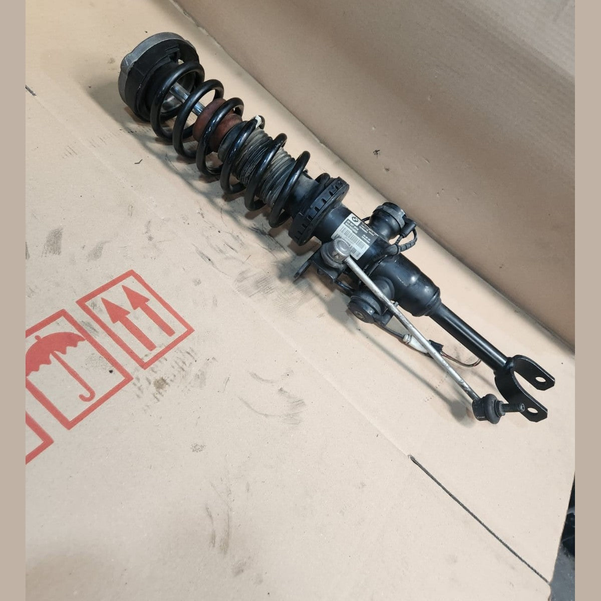 BMW Front Shock Absorber 6863116 5 Series F07 GT and 7 Series F01 Front Right 