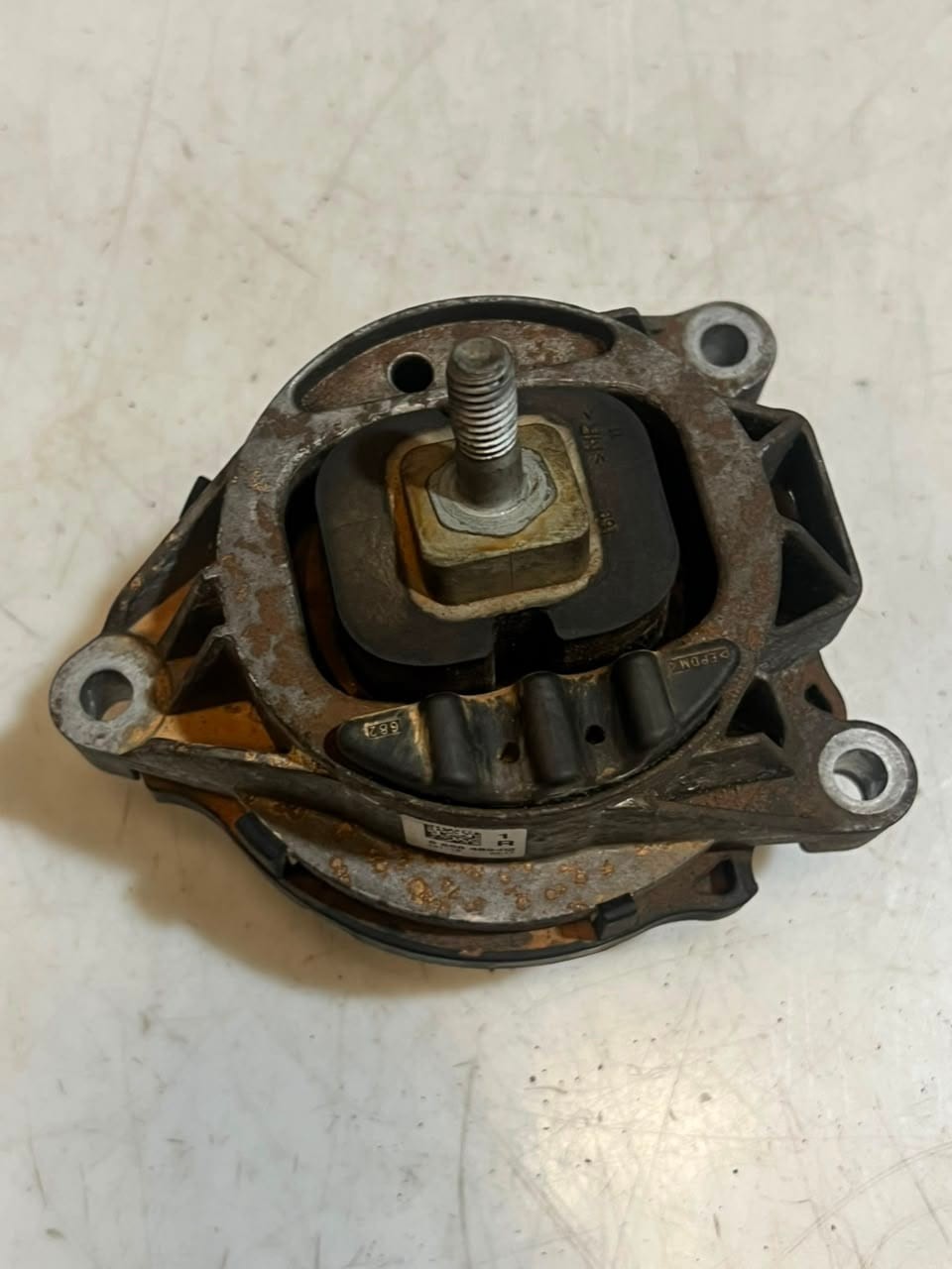 2013-2016 BMW X3 F25 X4 F26 2.0L Engine Mount Left 6868489 OEM