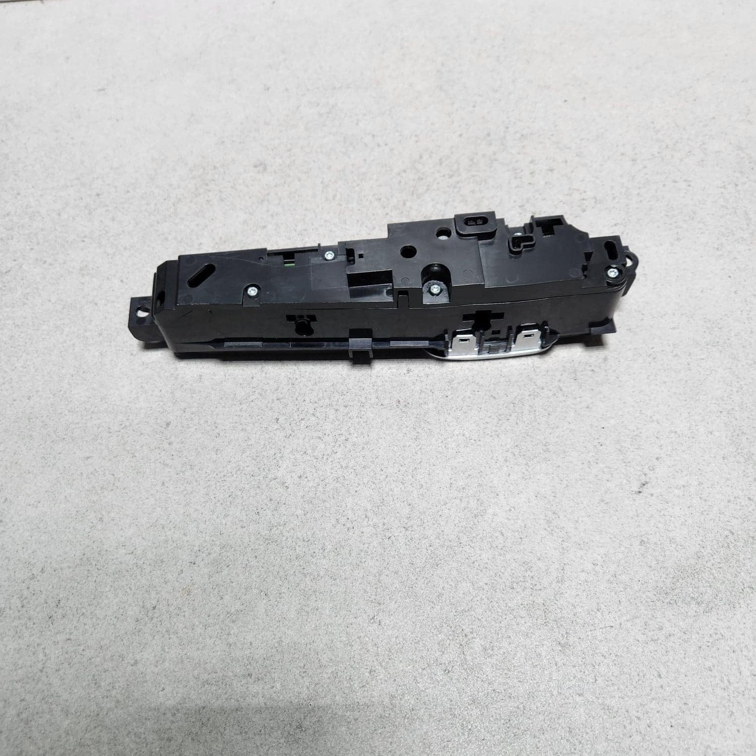 2017-2019 BMW X3 Center Console Operating Unit 6832014 G01 X3 G30 G31 G32 G38