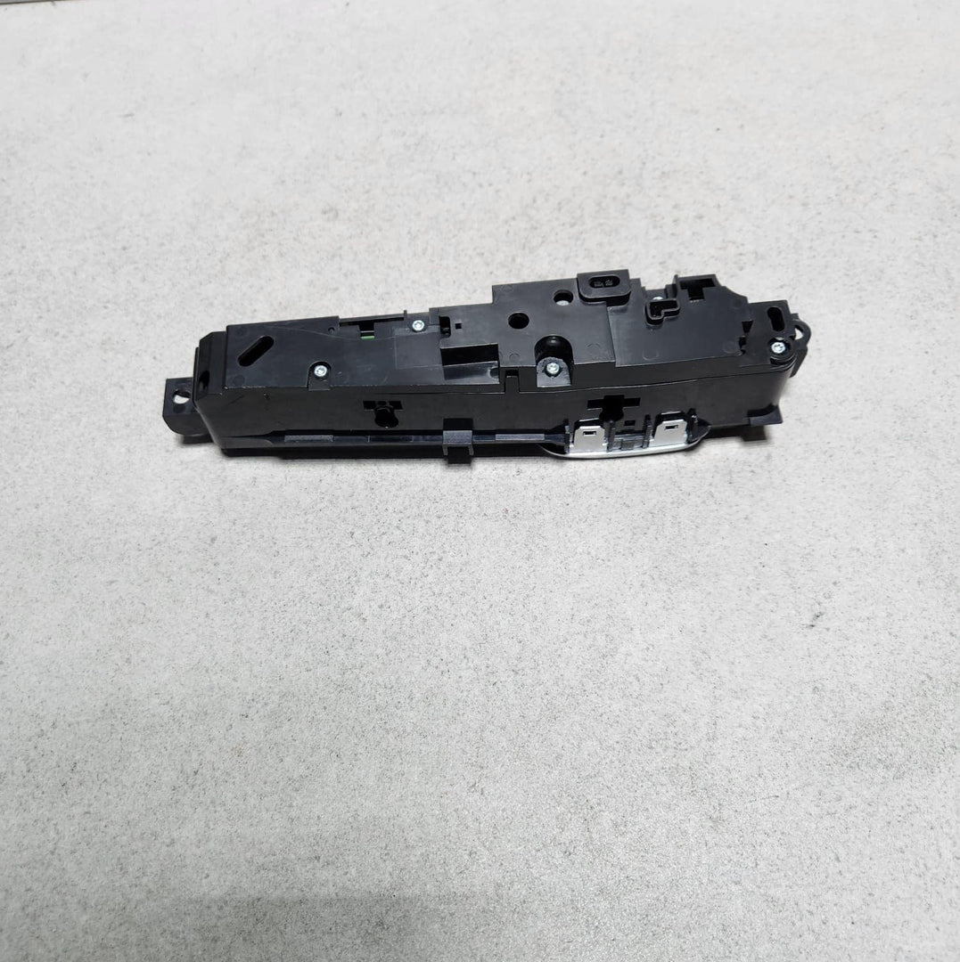 2017-2019 BMW X3 Center Console Operating Unit 6832014 G01 X3 G30 G31 G32 G38