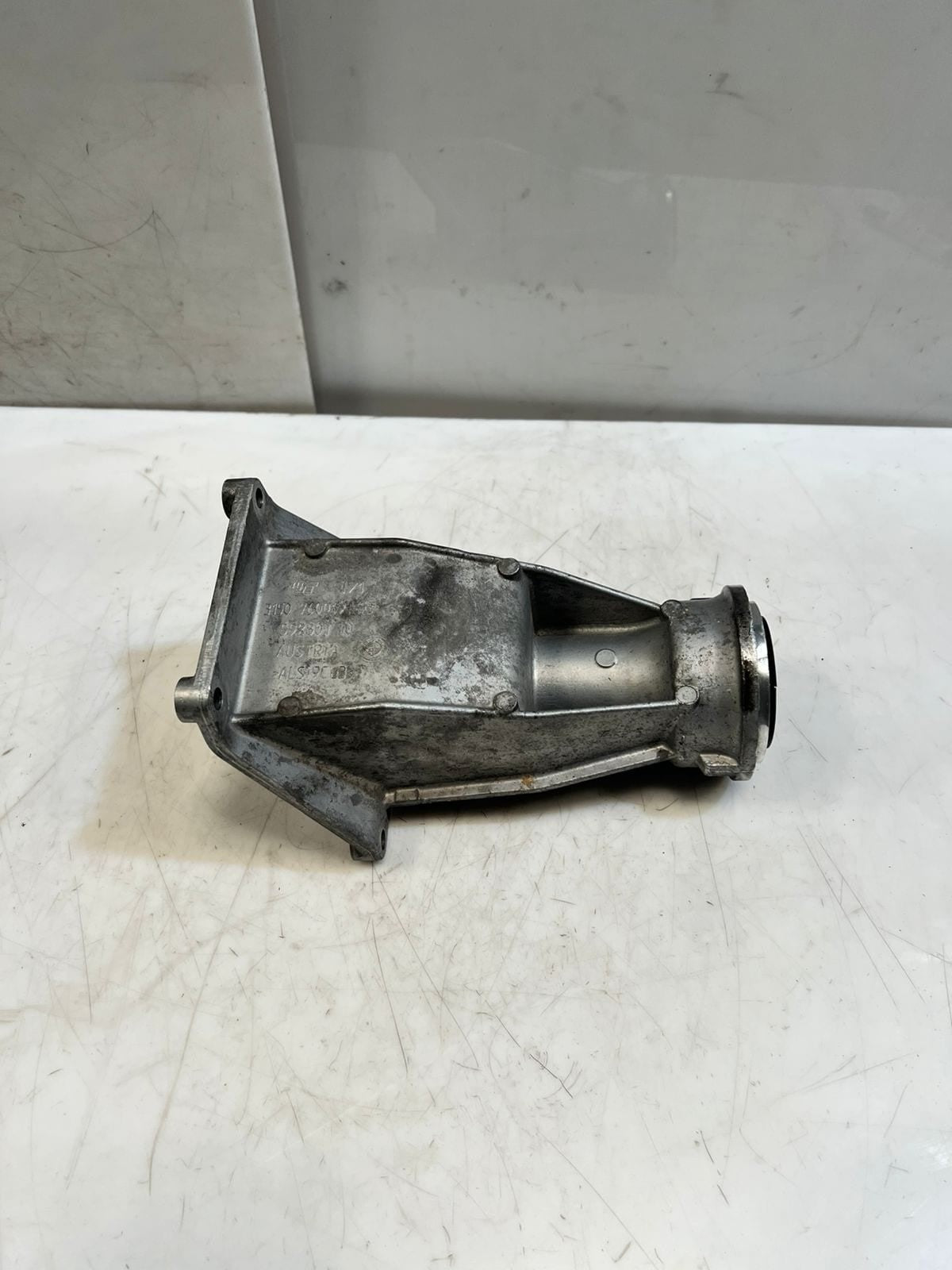 2014-2018 BMW X5 F15 and E70 LCI FRONT Driveshaft Support Bracket 7600691 OEM