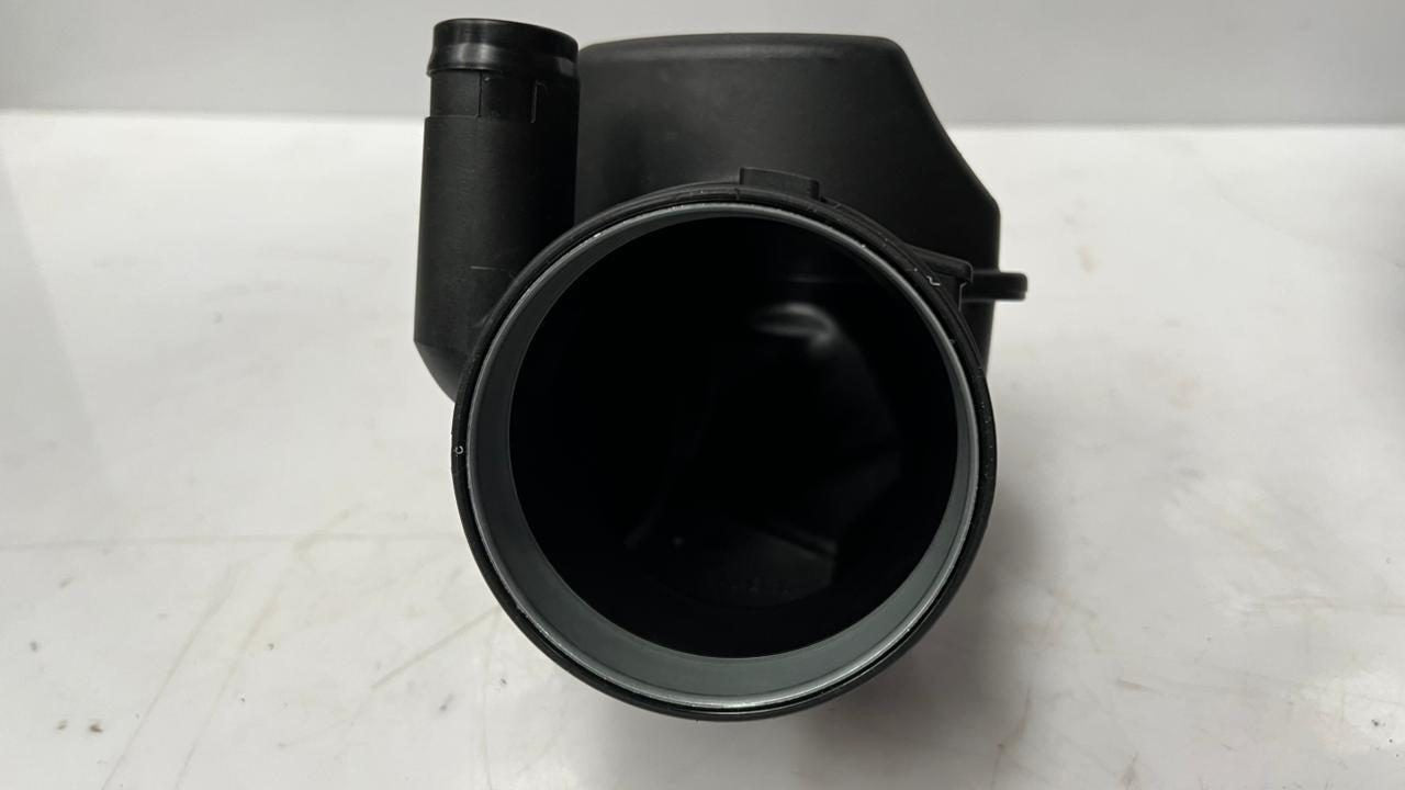 2012-2016 BMW M5 Air Intake Tube OEM left driver side 1371 7843276