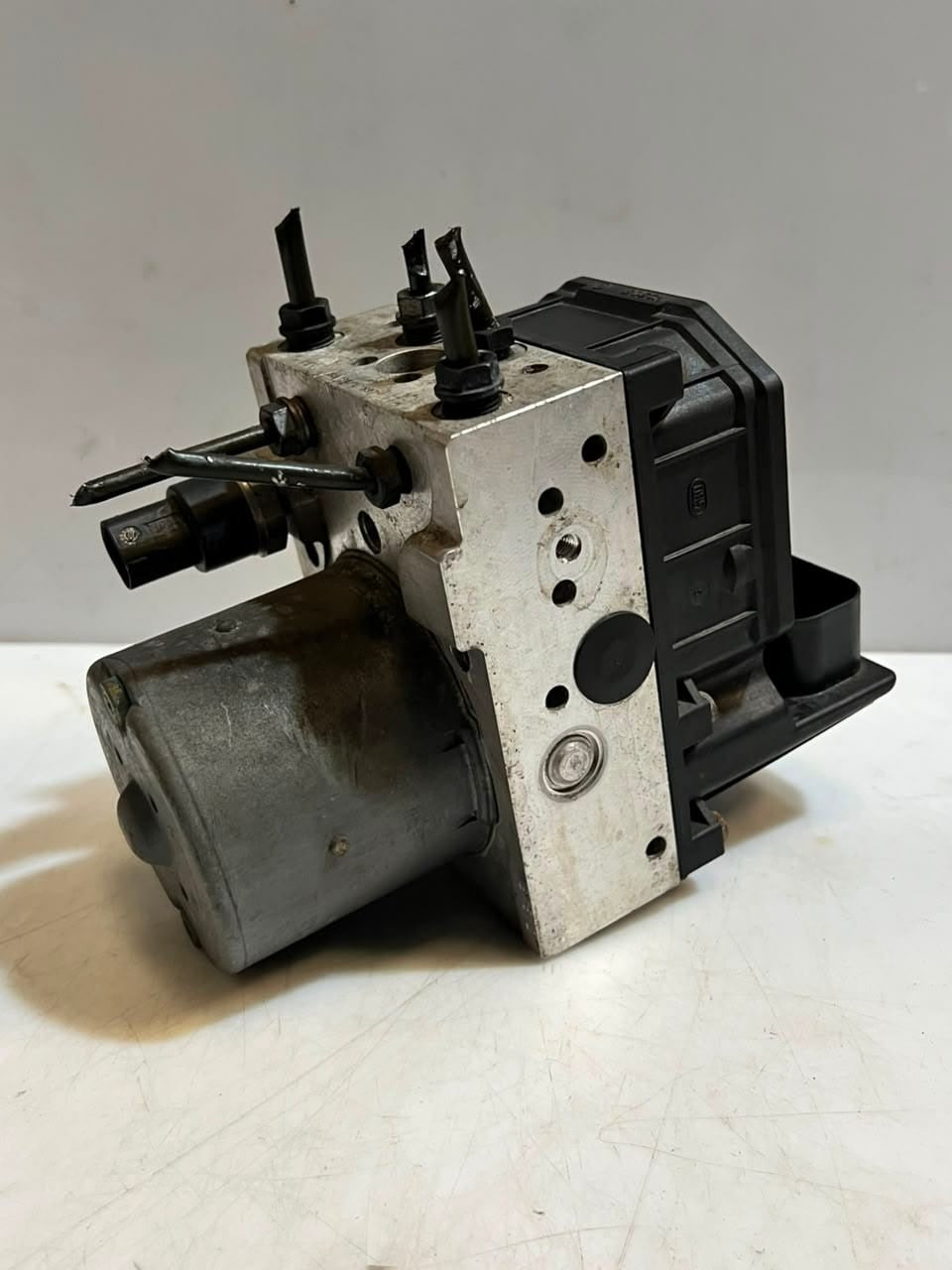 2001-2006 BMW 7 Series E65 E66 E67 Abs hydraulic Pump 6764448 OEM