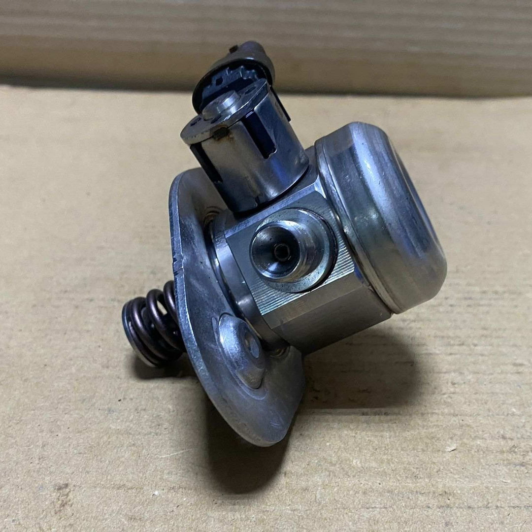 2017-2019 BMW 330i xDrive High Pressure Fuel Pump 7642466 B38, B46, B58 engines 