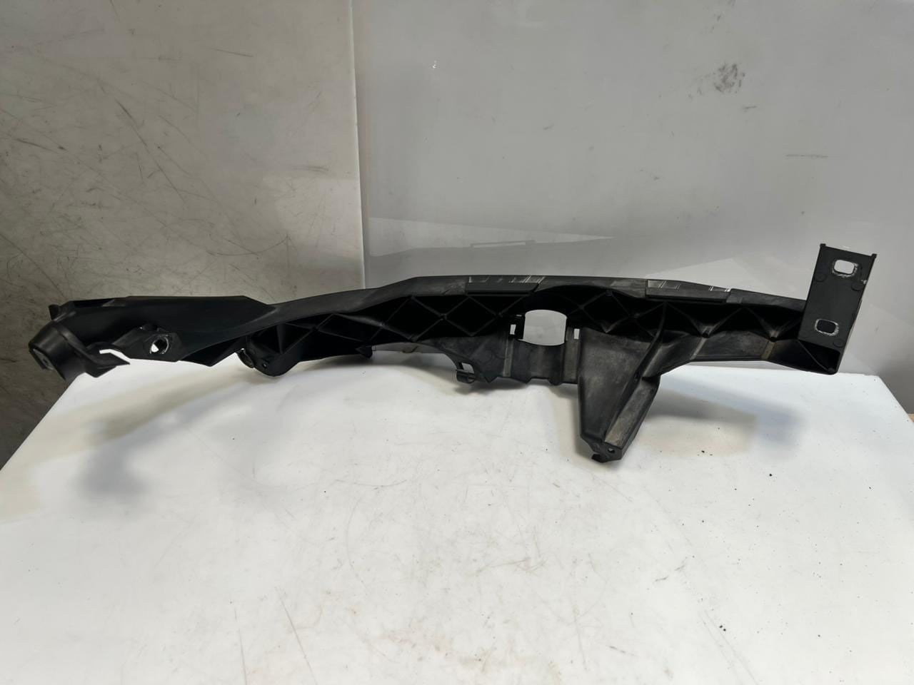 2006-2008 BMW 325i 3 Series E90 E91 Headlight Mounting Bracket LEFT 7116707 OEM