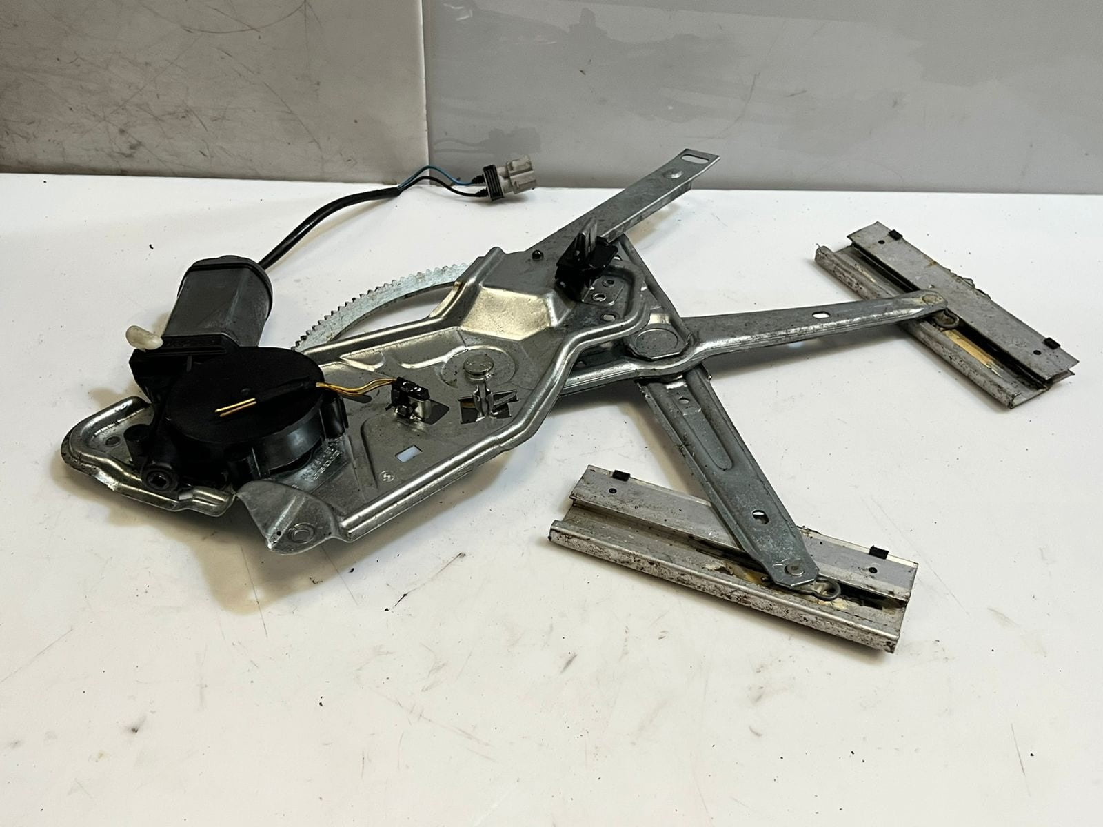 BMW 5 Series E34 Window Regulator Rear Left LIFTER Electric MOTOR 1944071 OEM