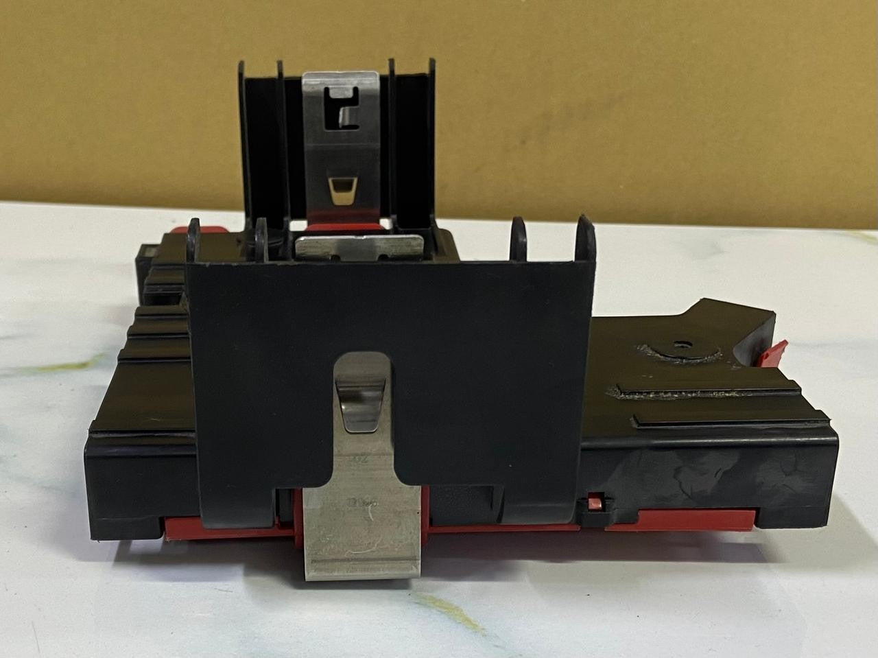OEM BMW F10 F06 F12 F13 Battery Terminal Distribution Fuse Box 9240490