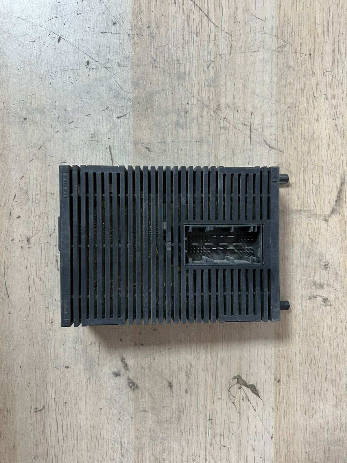 BMW X3 series E83 HEADLAMP LIGHTING LIGHT CONTROL MODULE LCM LM MAN LWR 3413318