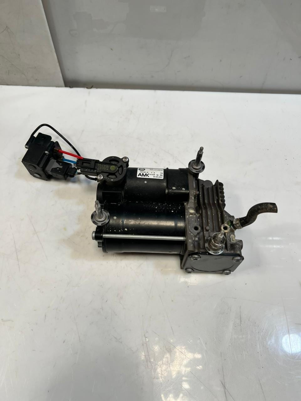 2007-2013 BMW X5 E70 and X6 E71 E72 Air Suspension Compressor EBLV0514 OEM