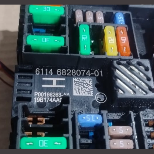 BMW F98 F97 X4 X3 G01  M BODY FUSE BOX CONTROL MODULE OEM  6828074