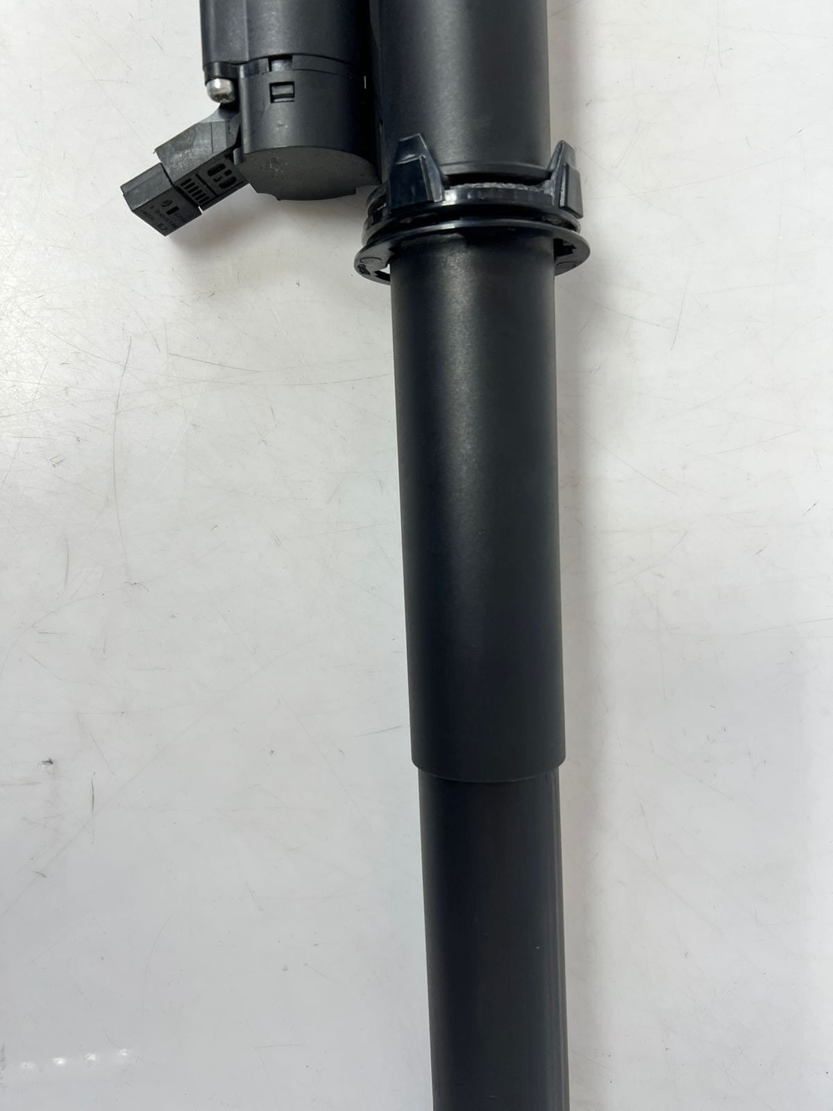 2014-2016 BMW 428i F36 4 Series Gran Coupe Tailgate Spindle Drive 2586401 OEM
