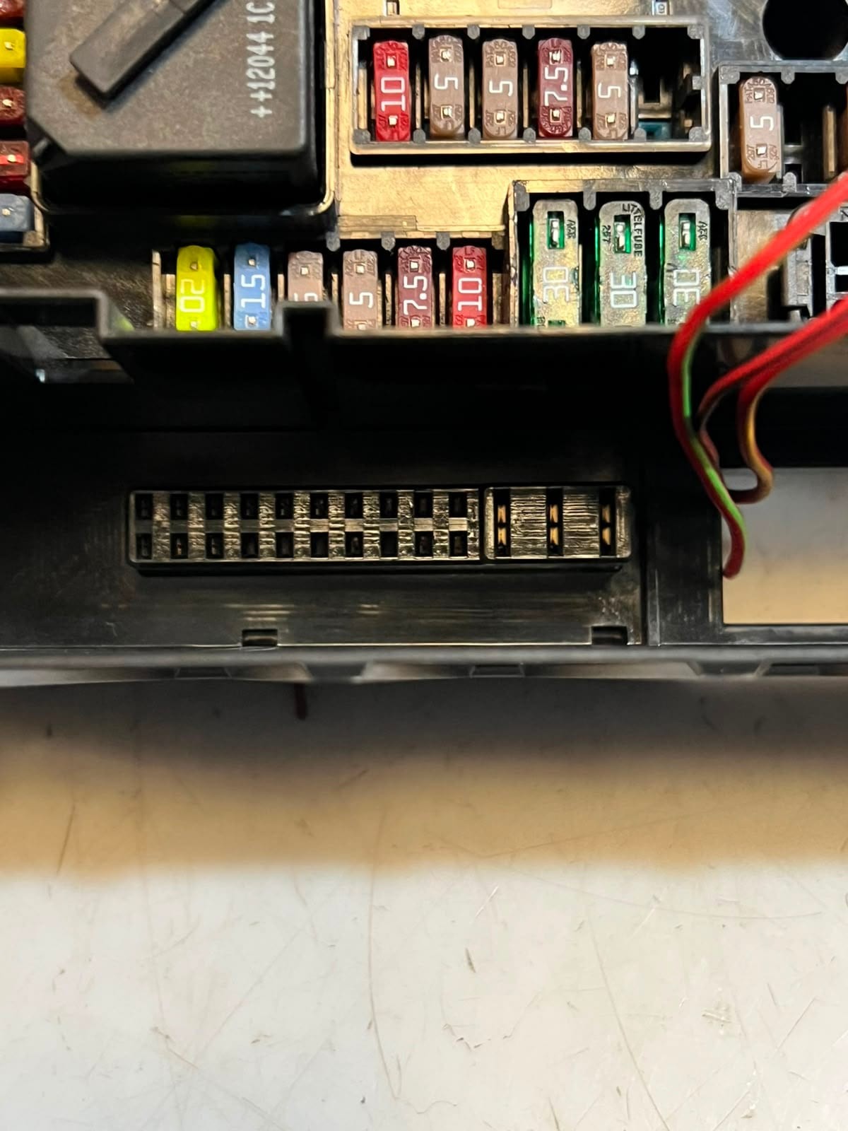 2012-2015 BMW F10 F12 F13 5 6 Series 650i Power Distribution Fuse Box 9252815