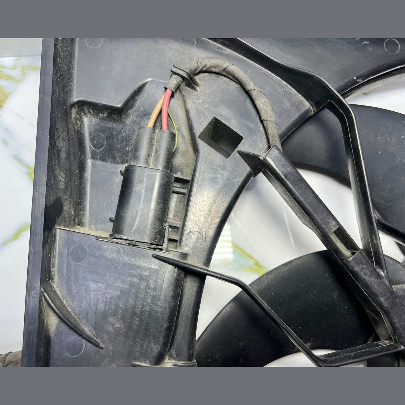 2006-2013 Mercedes-Benz ML350 Radiator Cooling Fan Assembly A 164 500 04 93