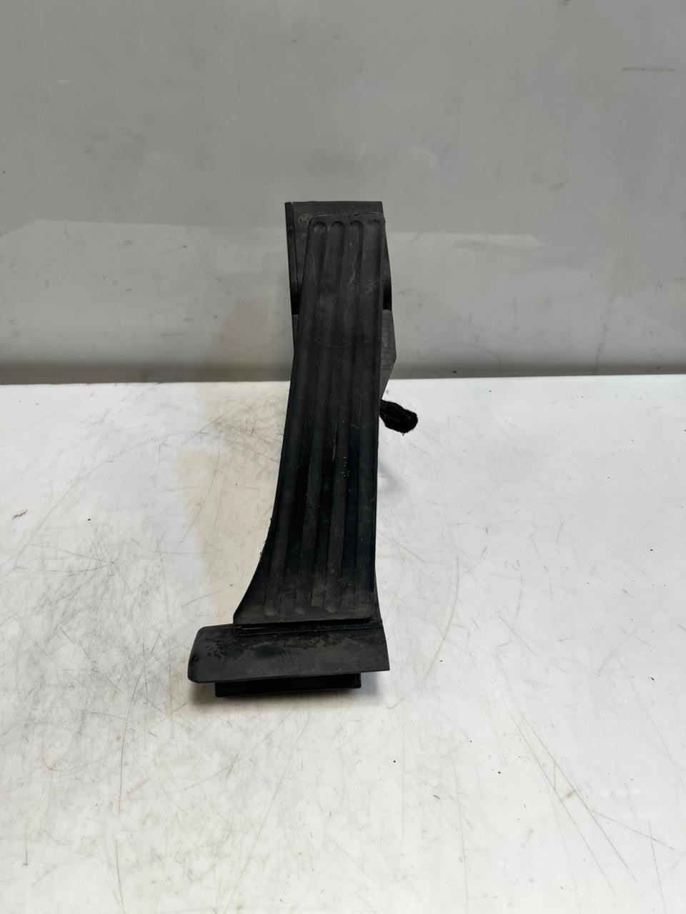 2000-2006 BMW E39, E46, and E53 X5 Accelerator Pedal 6762480 OEM