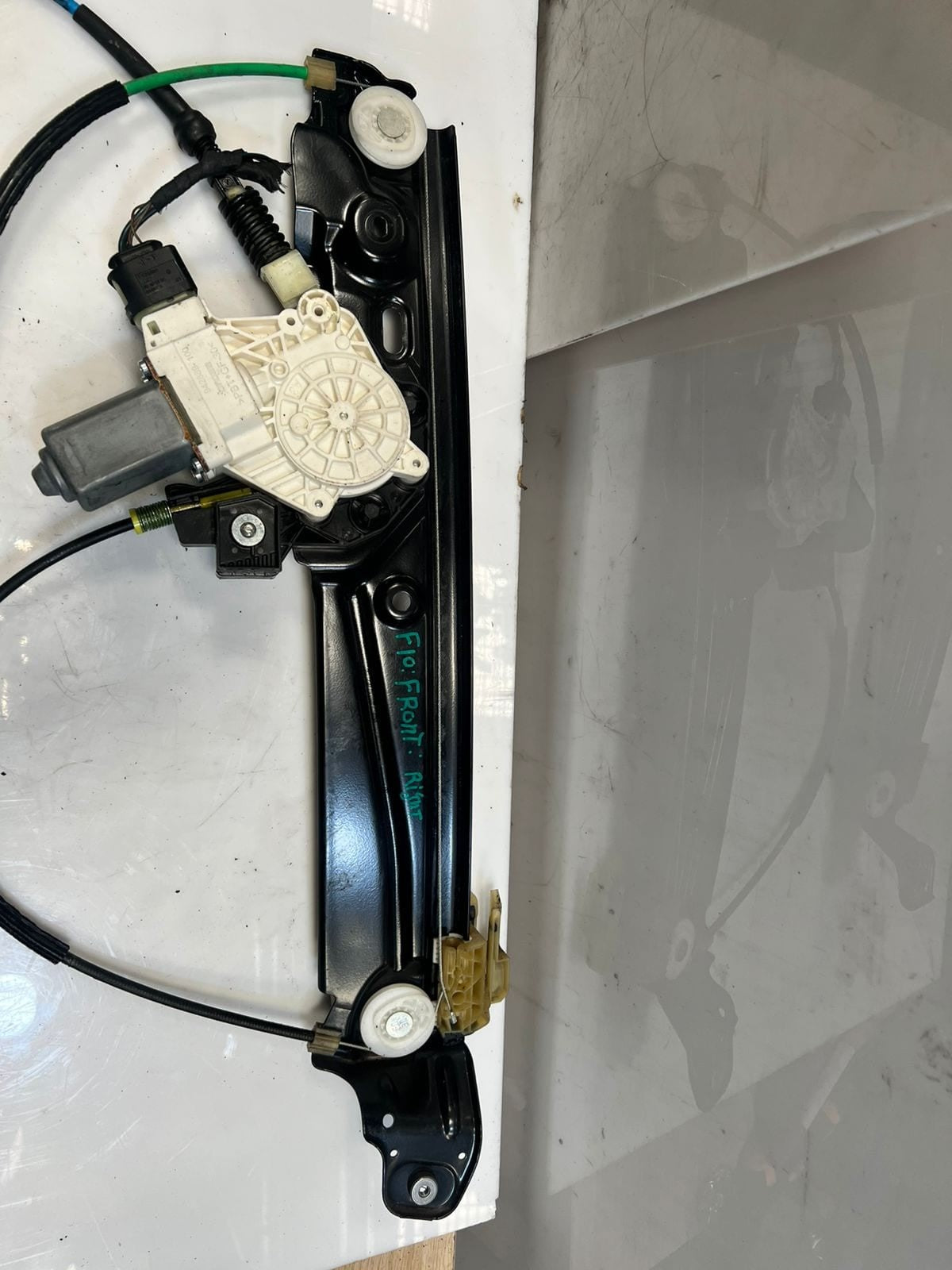2014 BMW M5 F10 Front RIGHT Door Window Regulator With Motor 7182112 OEM