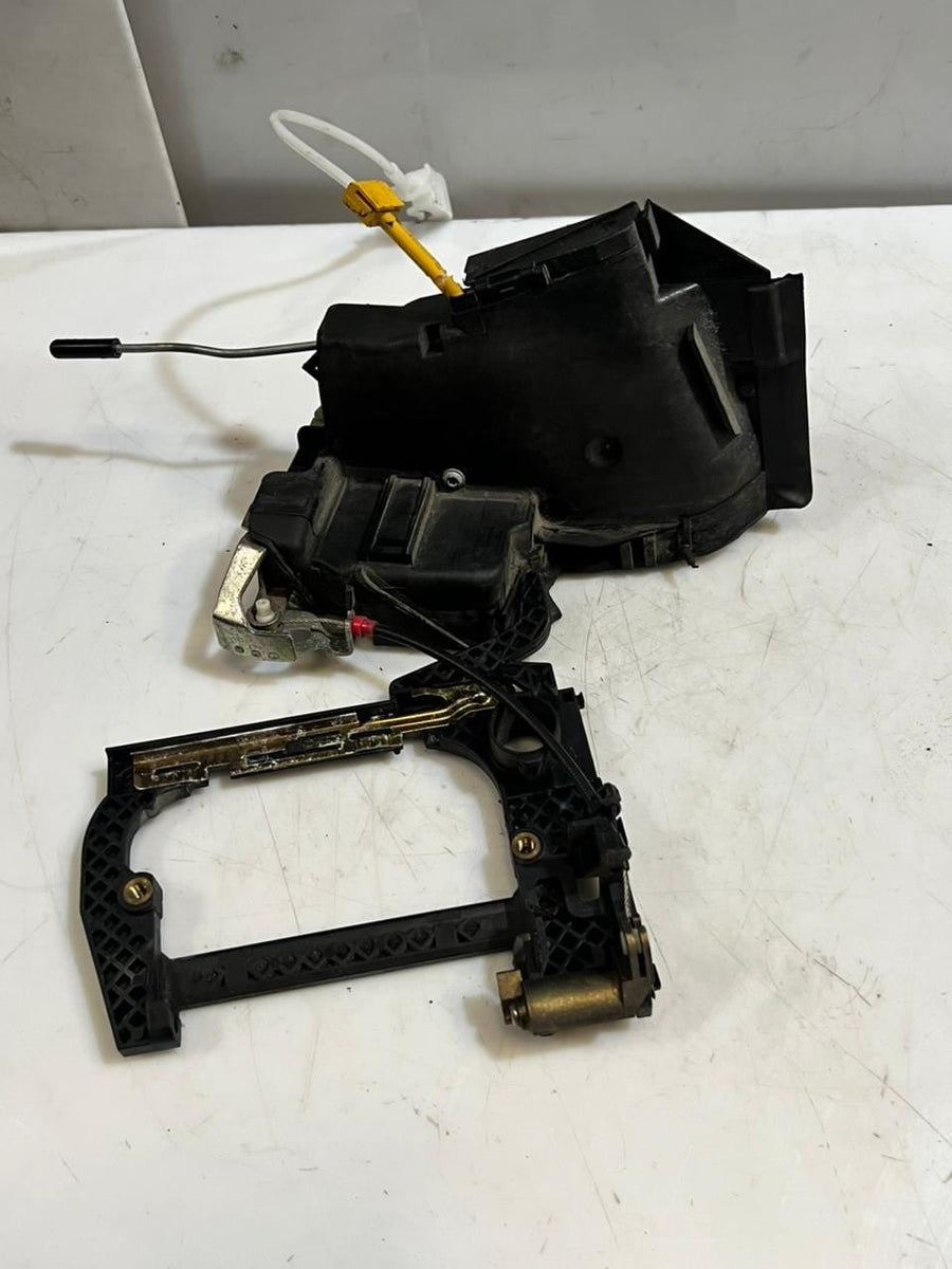 BMW 5 Series E39 Front Door Lock Mechanism Front Left 8235125 OEM
