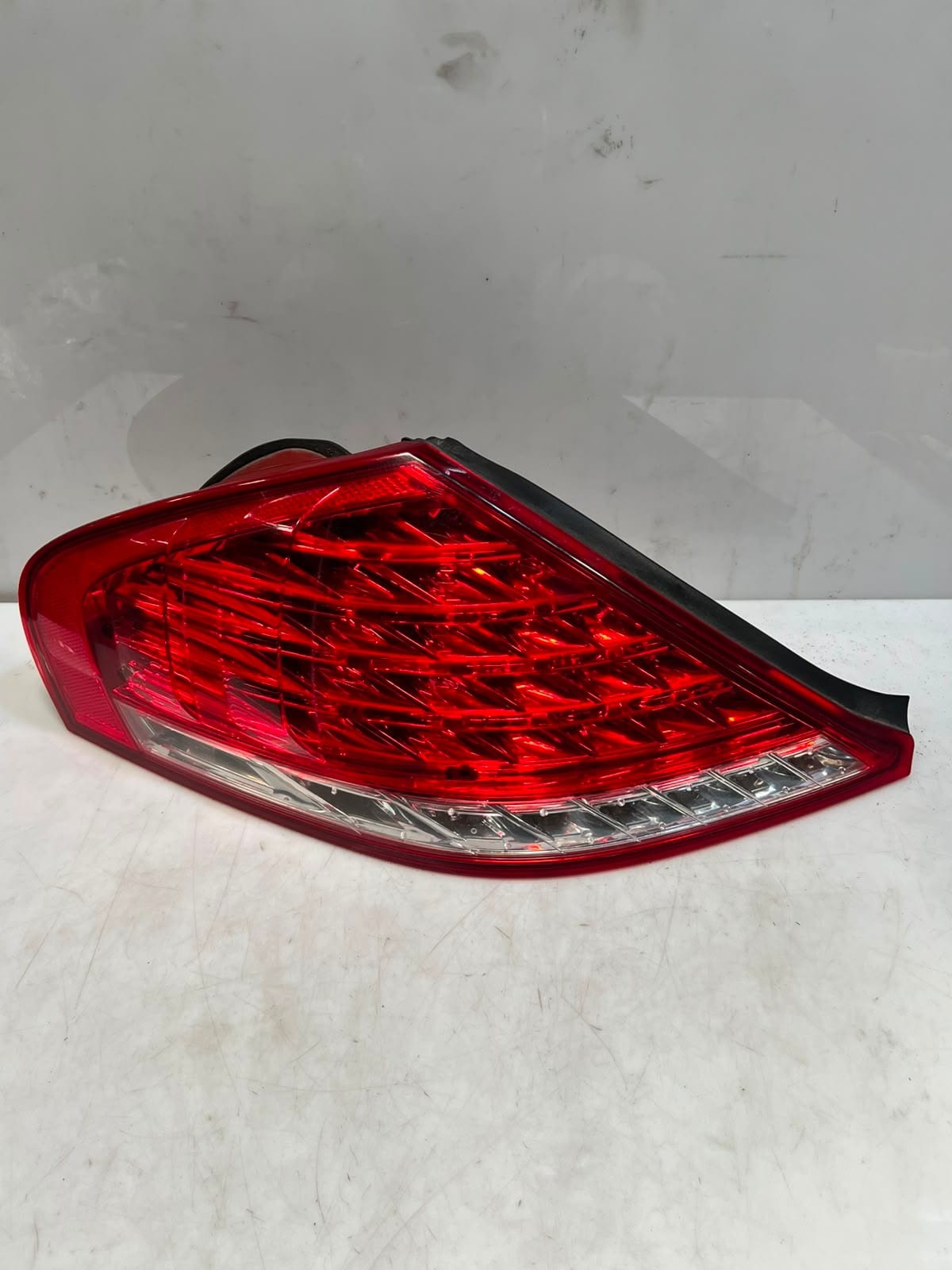 2006-2010 BMW E63 E64 M6 Left REAR LIGHT Tail Light 7177069 OEM
