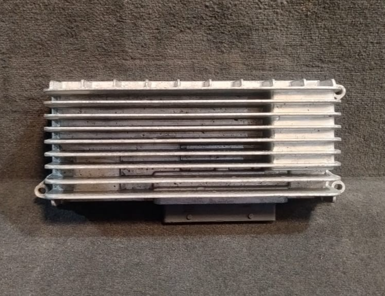 AUDI OEM  A4 A5 S5 Q5 B8 RADIO AMPLIFIER BOOSTER 8T0035223