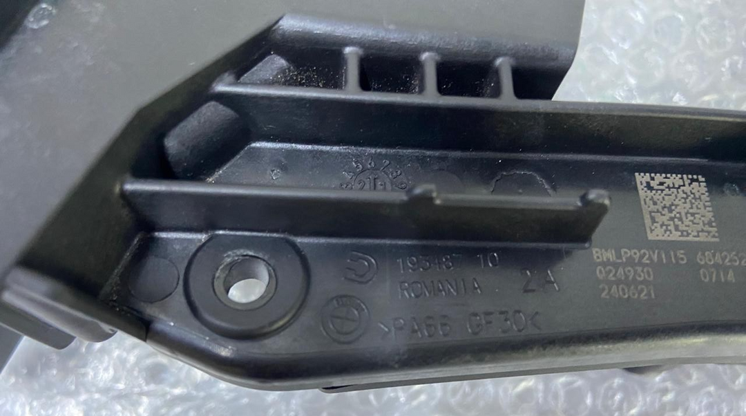 OEM BMW 4 SERIES G22 G23 G26 BATTERY JUMP START TERMINAL BOX TRIM-  6842525