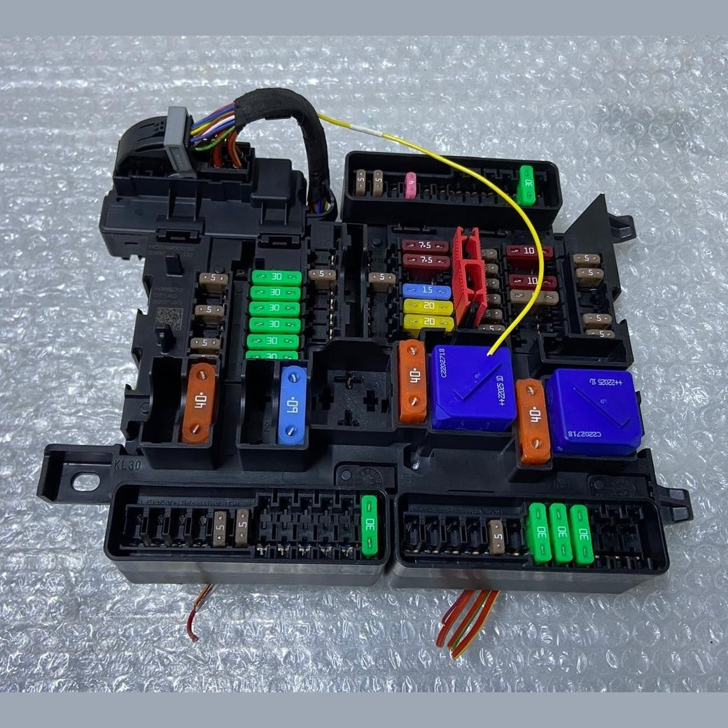 OEM BMW F48 F44 F39 F56 F57 F54 FUSE RELAY POWER SUPPLY DISTRIBUTOR BOX 9270356
