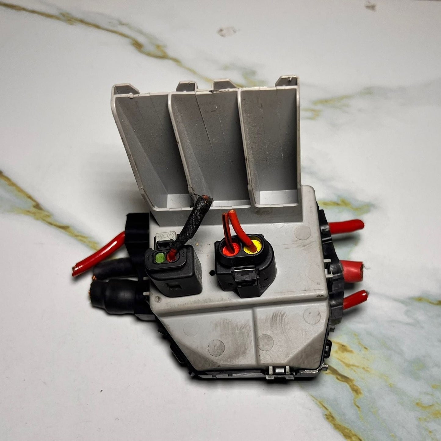 Mercedes-Benz W221 S-Class Fuse Box A 221 540 68 50 S600