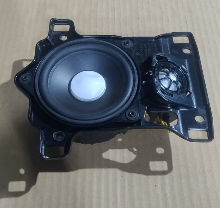 BMW 750i XDRIVE G11 G12 DASH DASHBOARD CENTER AUDIO SPEAKER W/ HOUSING  9299505