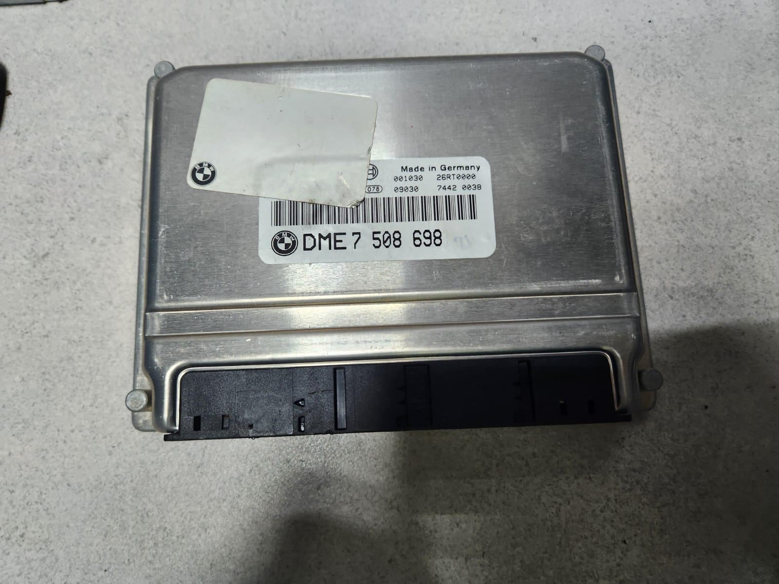2000-2006 BMW X5 Engine Control Module 7508698 X5 E53 4.4L M62