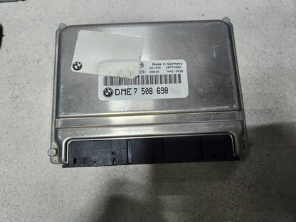 2000-2006 BMW X5 Engine Control Module 7508698 X5 E53 4.4L M62