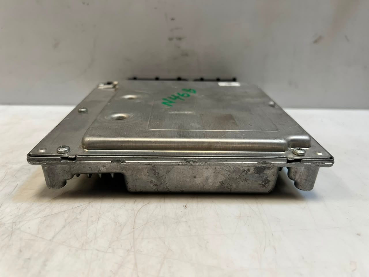 2007-2008 BMW 328i E90 E91 E92 E93 E87 118i Engine Control Unit ECU DME 7565300