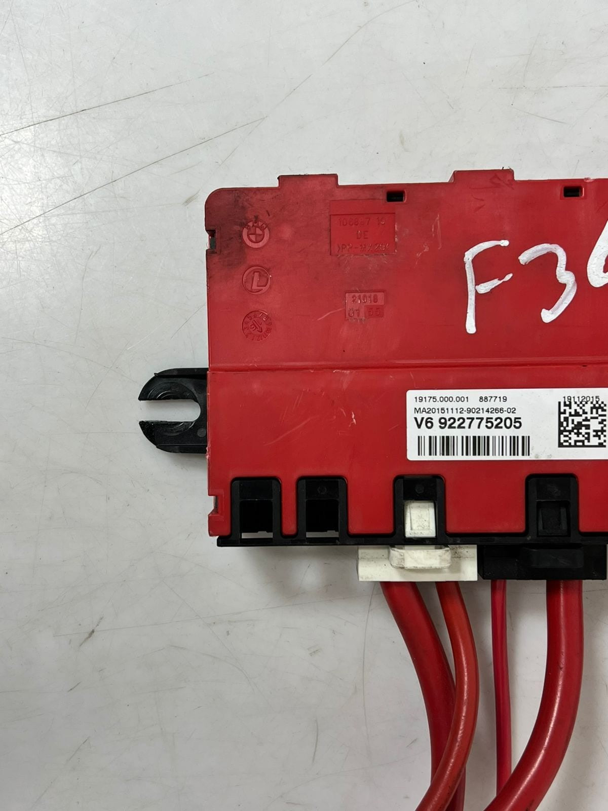 12-16 BMW 328i  F30 F31 F34 Battery Power Distribution B+ FUSE Box 9227752 OEM