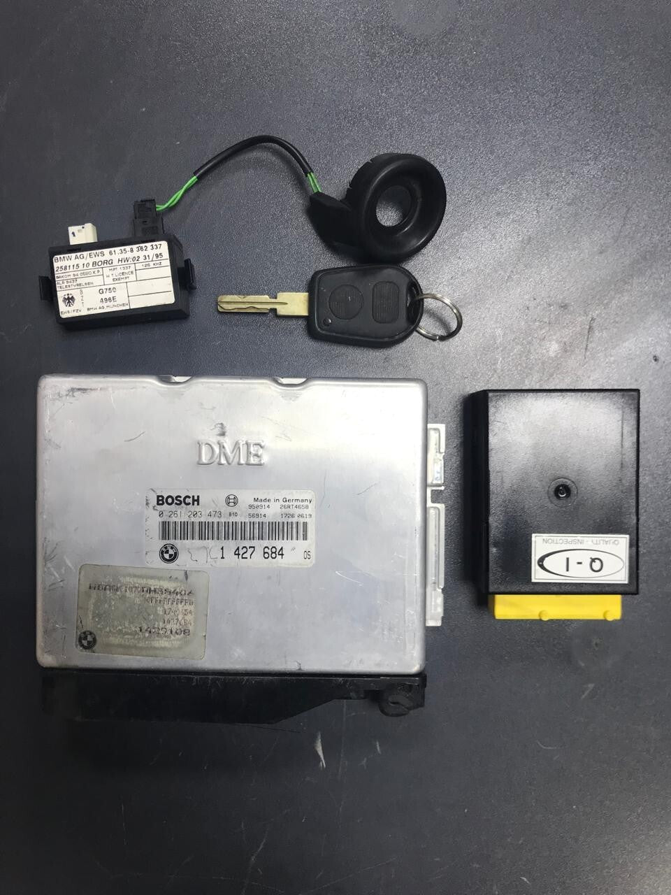 BMW 750iL  E38 1995 M73 ENGINE CONTROL COMPUTER ECU UNIT SET  DME 1427684