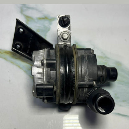 Mercedes-Benz C300 W205 W222 GLC Engine Auxiliary Water Pump Bosch A000 5002686