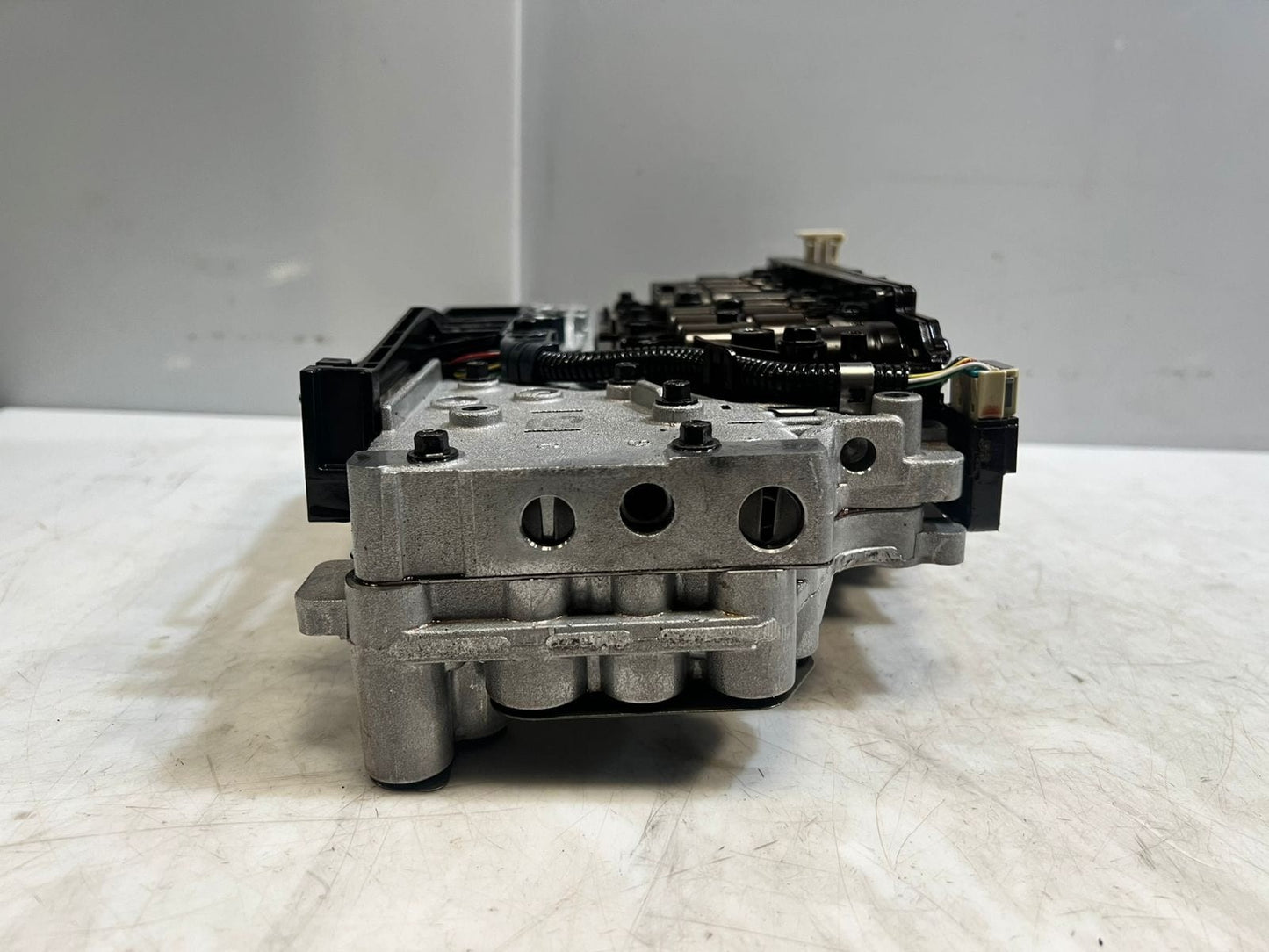 2004-10 BMW 325i E81 E90 E91 E84 E83 Automatic Transmission Valve Body 24242994