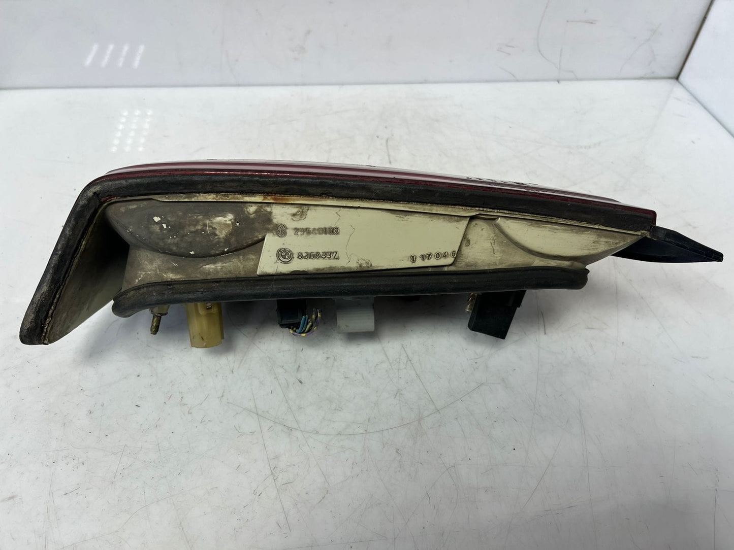 1994 BMW E36 318i 323i 325i 328i M3 REAR Tail Light LEFT RIGHT 8353272 8368337