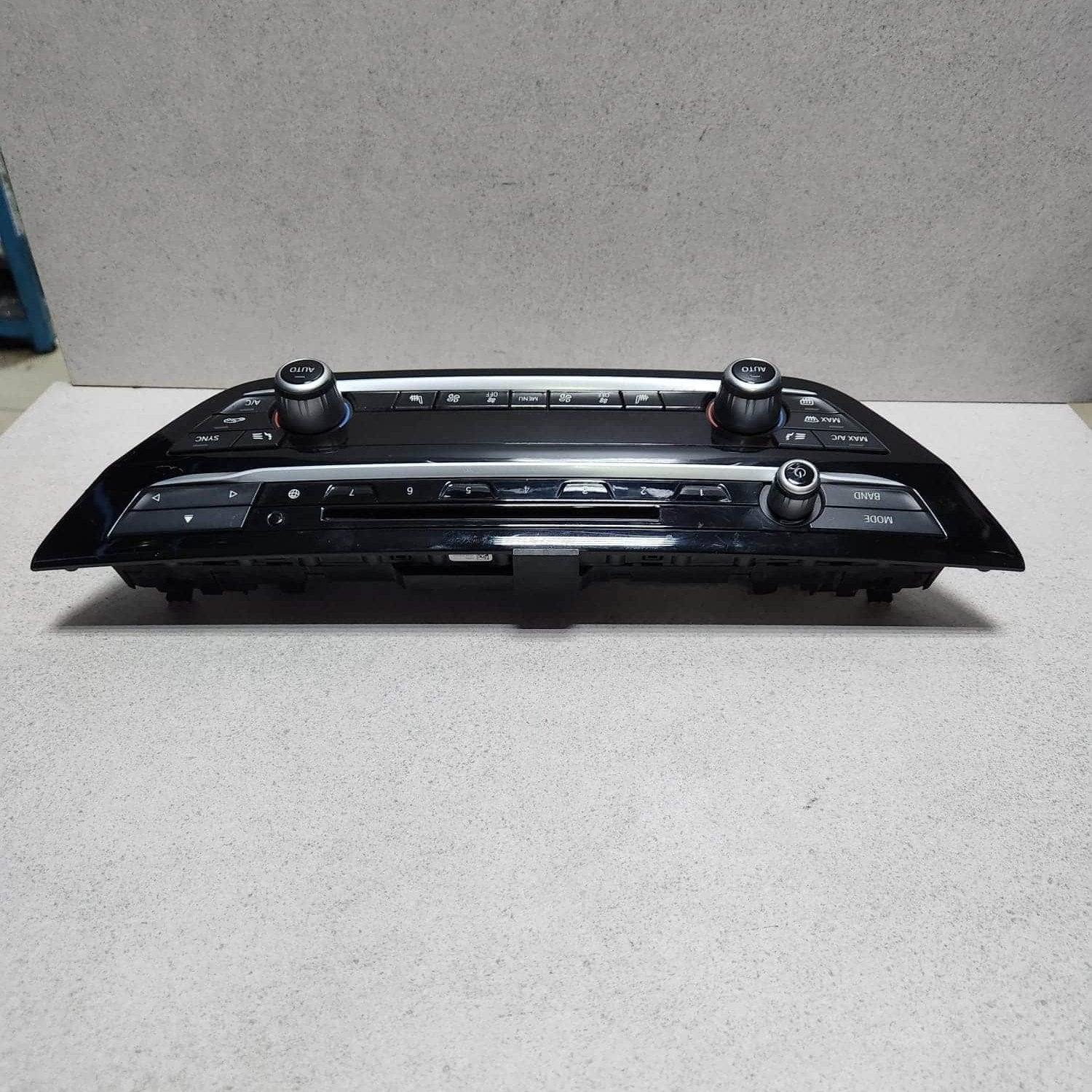 2018 BMW 540d xDrive Climate Control Switch Panel 6999402 530i 540i G30