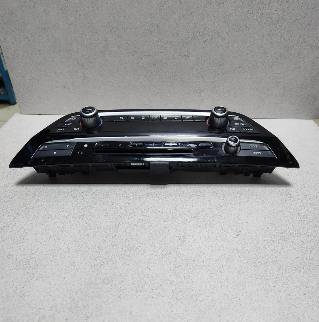 2018 BMW 540d xDrive Climate Control Switch Panel 6999402 530i 540i G30