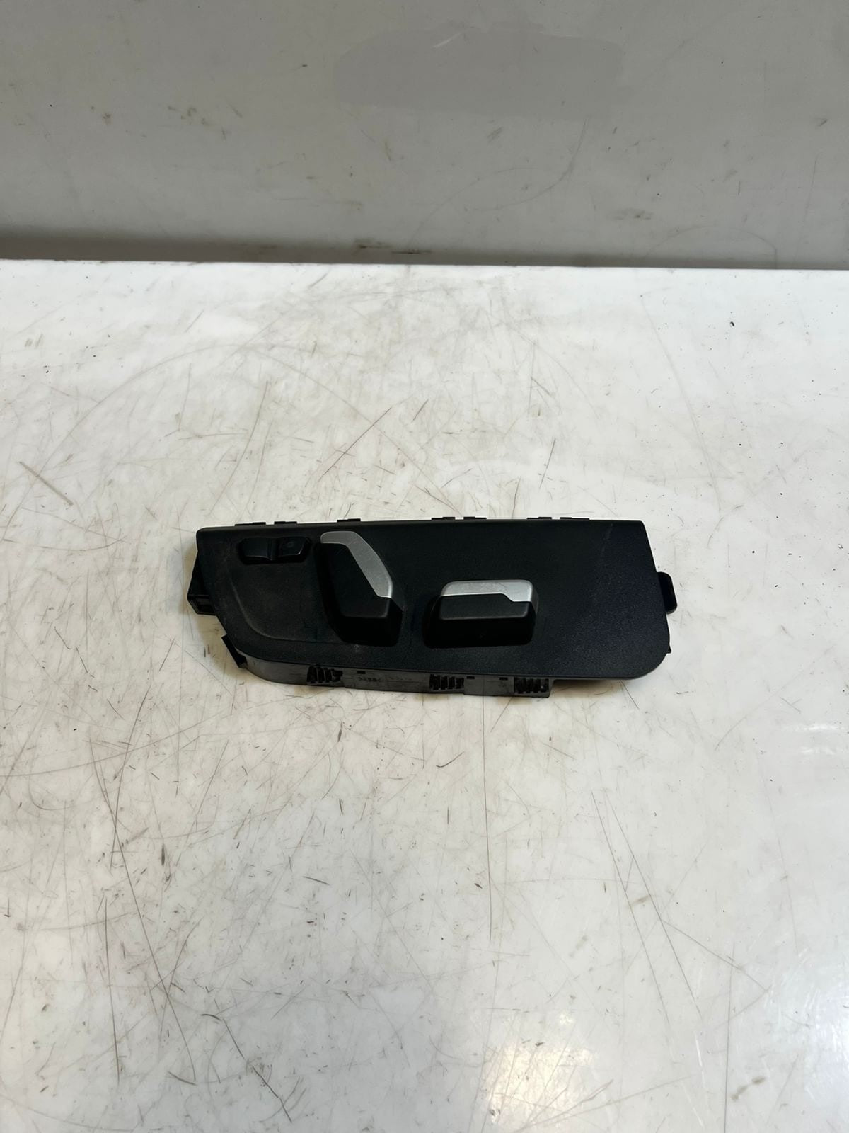 2015 BMW 320i F30 3 Series Front Right Seat ADJUSTMENT Control Switch 9382436