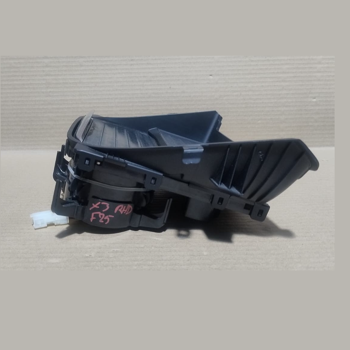BMW X3 F25 RHD  CENTER CONSOLE FRONT CUP HOLDER TRIM 9301722-23