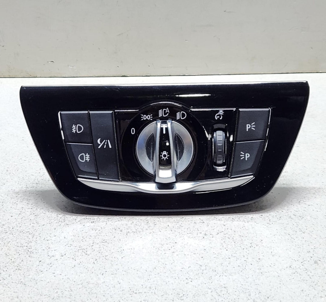 2017-2023 BMW 530i Headlight Switch Control Unit 9493738 5 Series G30 G31 G32 
