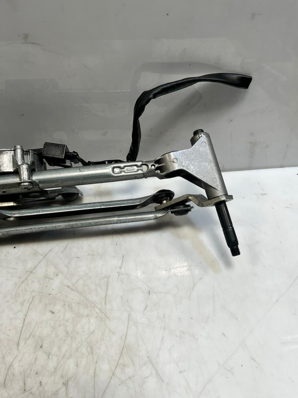 2010-2015 BMW X1 E84 Front Windshield Wiper Motor And Linkage 2992466 OEM