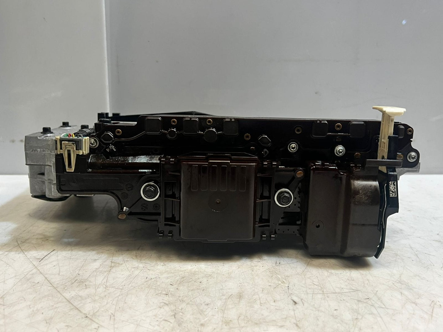 2004-10 BMW 325i E81 E90 E91 E84 E83 Automatic Transmission Valve Body 24242994