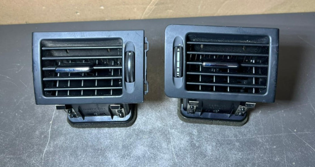 08-10 Mercedes W204 Class Front Dashboard Left \ Right Heater A/C Air Vent