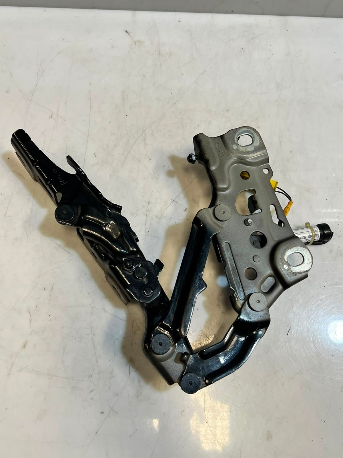 2016-2020 BMW 740i 7 Series G11 G12 750I ENGINE BONNET Hood Hinge 7347408 OEM